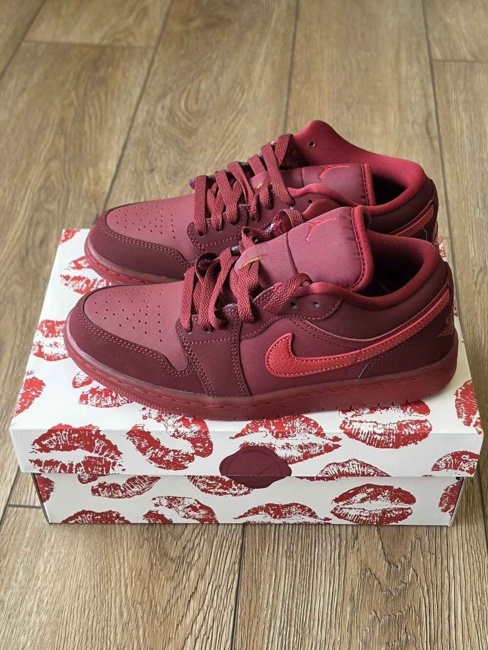 Nike Womens Air Jordan 1 Low Se Size 7 Valentines Day